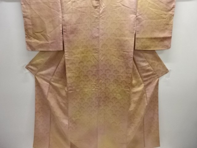 雪輪に菊青海波模様織出し暈し付け下げ色無地着物